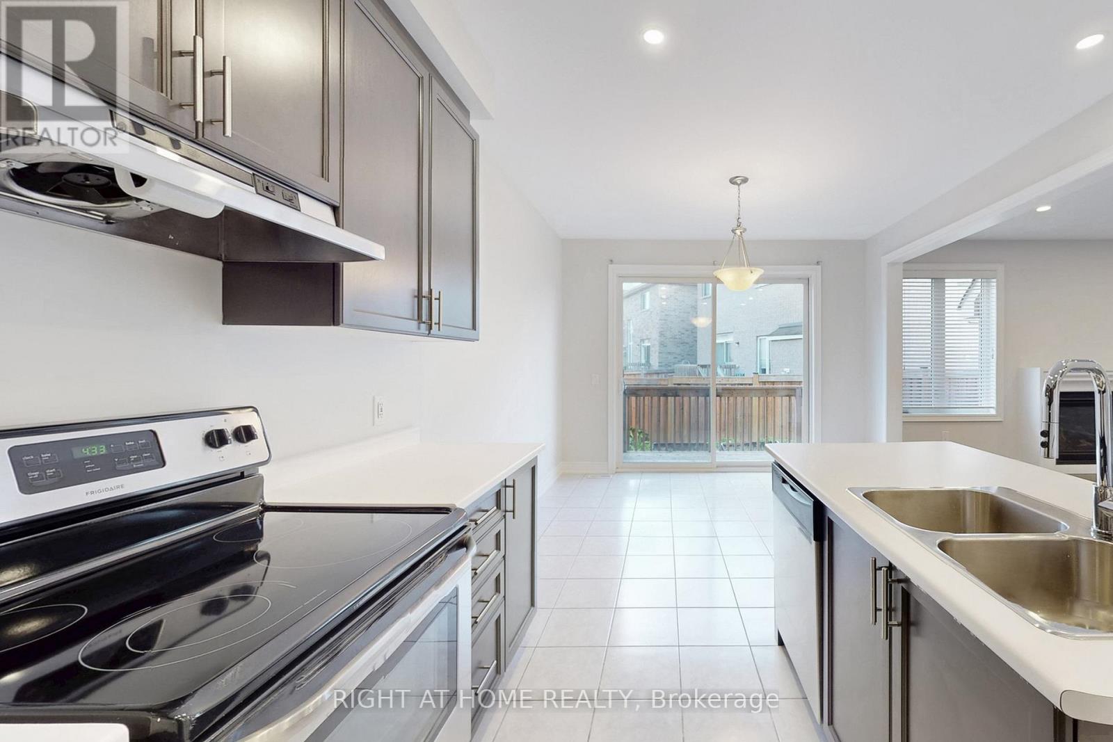 11 Robert Wilson Crescent, Georgina (Keswick South), Ontario  L4P 0G8 - Photo 17 - N12877922