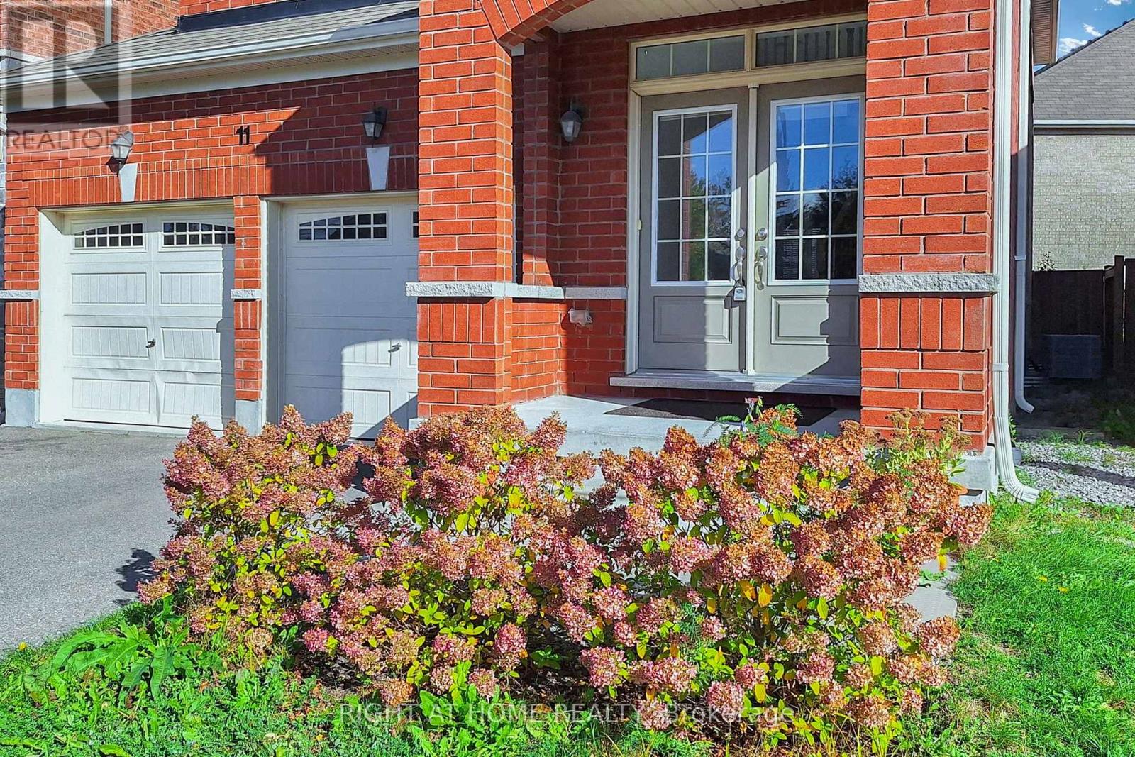 11 Robert Wilson Crescent, Georgina (Keswick South), Ontario  L4P 0G8 - Photo 4 - N12877922