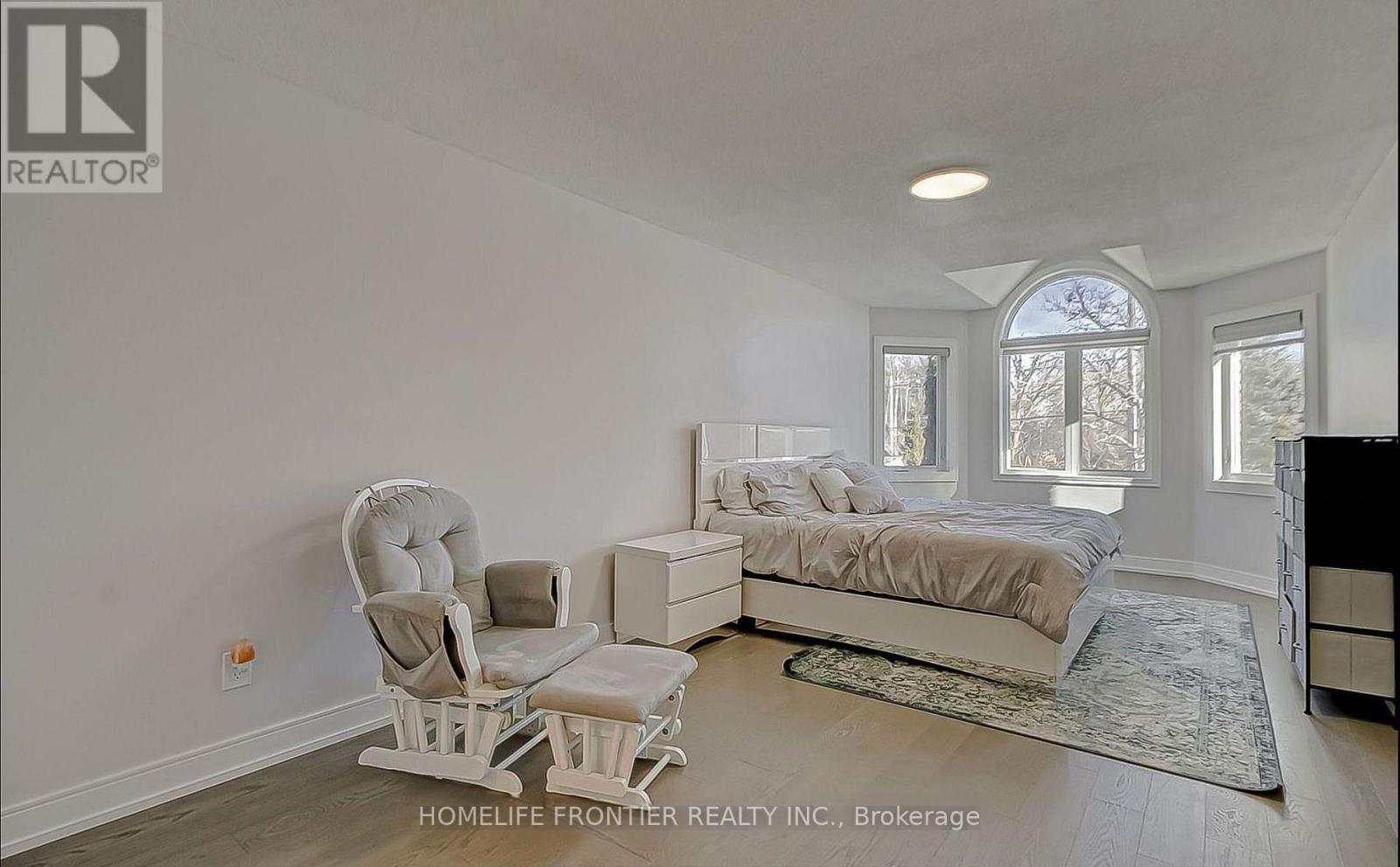 220 Olde Bayview Avenue, Richmond Hill, Ontario  L4E 3C7 - Photo 12 - N12877972