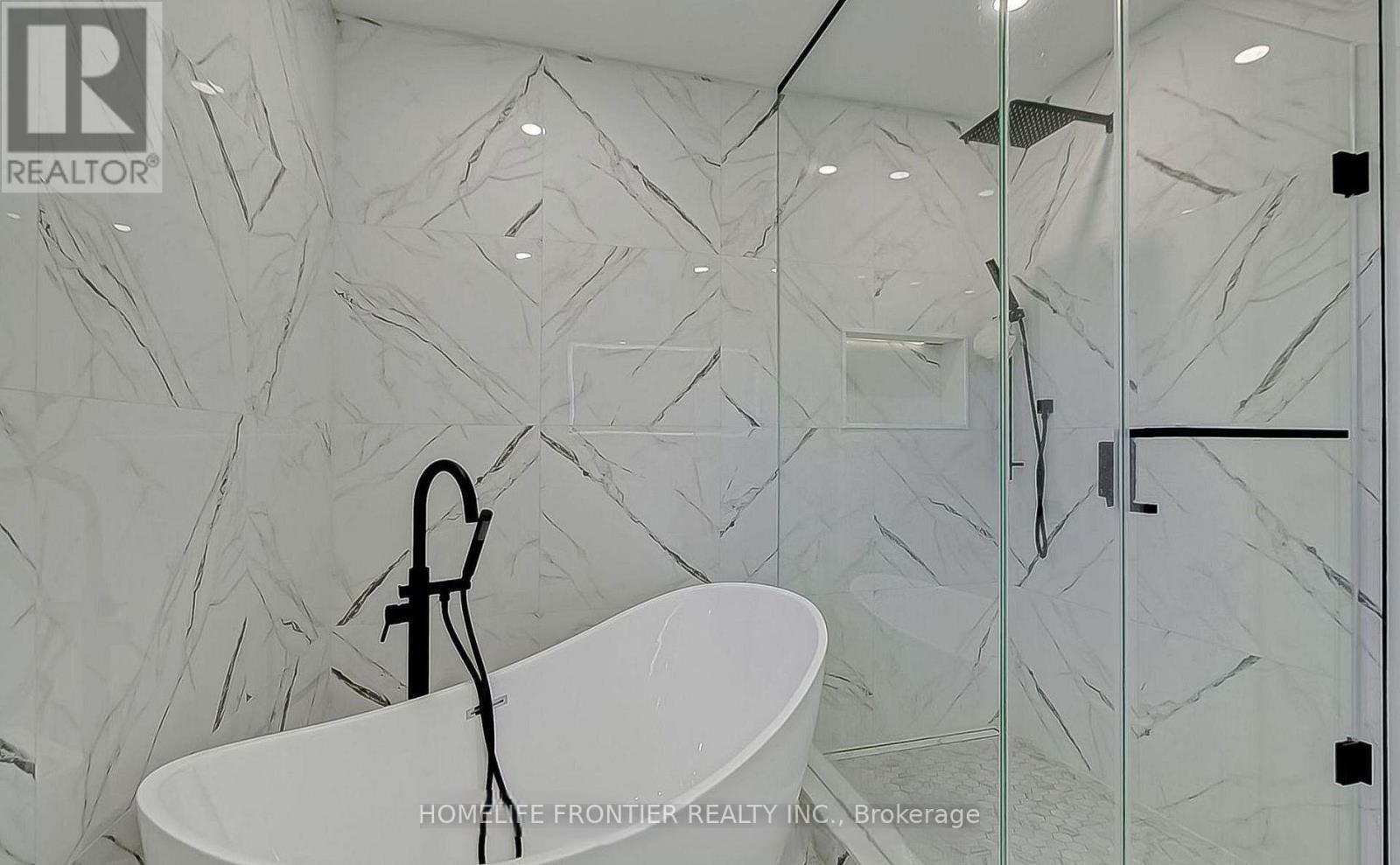 220 Olde Bayview Avenue, Richmond Hill, Ontario  L4E 3C7 - Photo 13 - N12877972