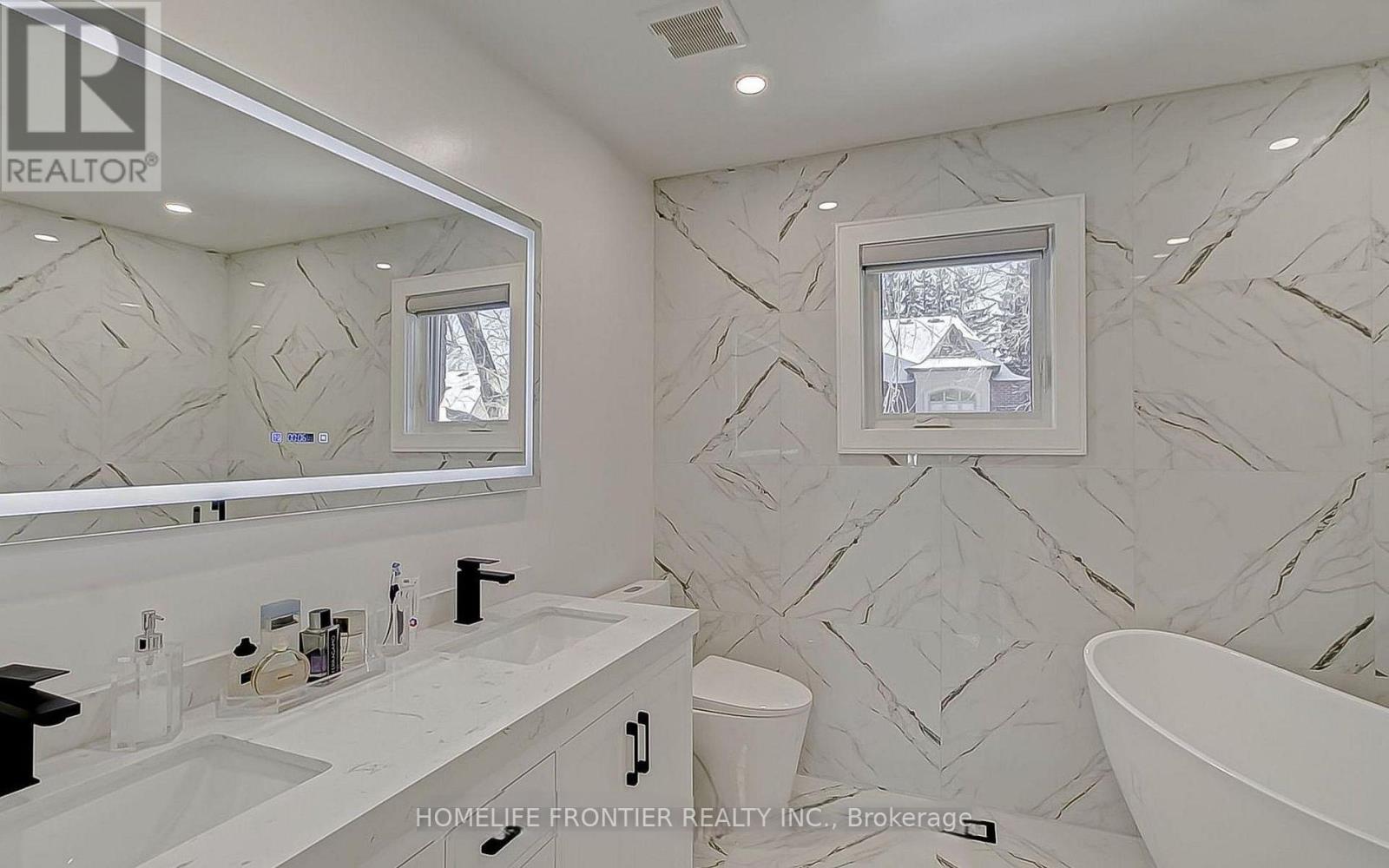 220 Olde Bayview Avenue, Richmond Hill, Ontario  L4E 3C7 - Photo 17 - N12877972