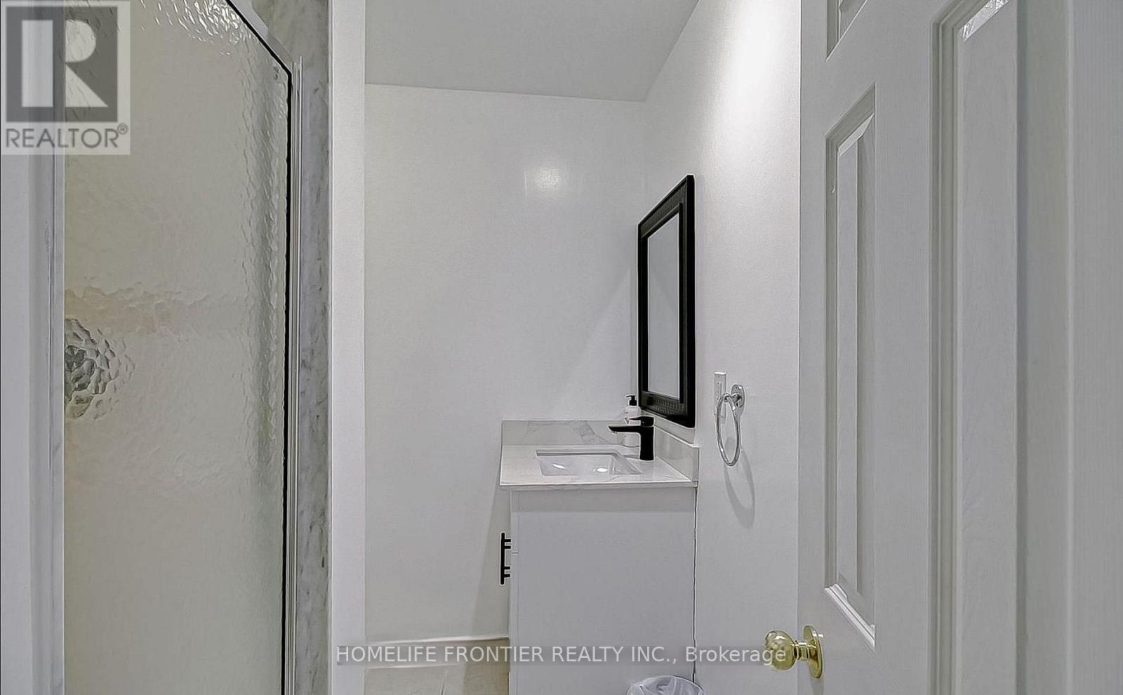 220 Olde Bayview Avenue, Richmond Hill, Ontario  L4E 3C7 - Photo 19 - N12877972