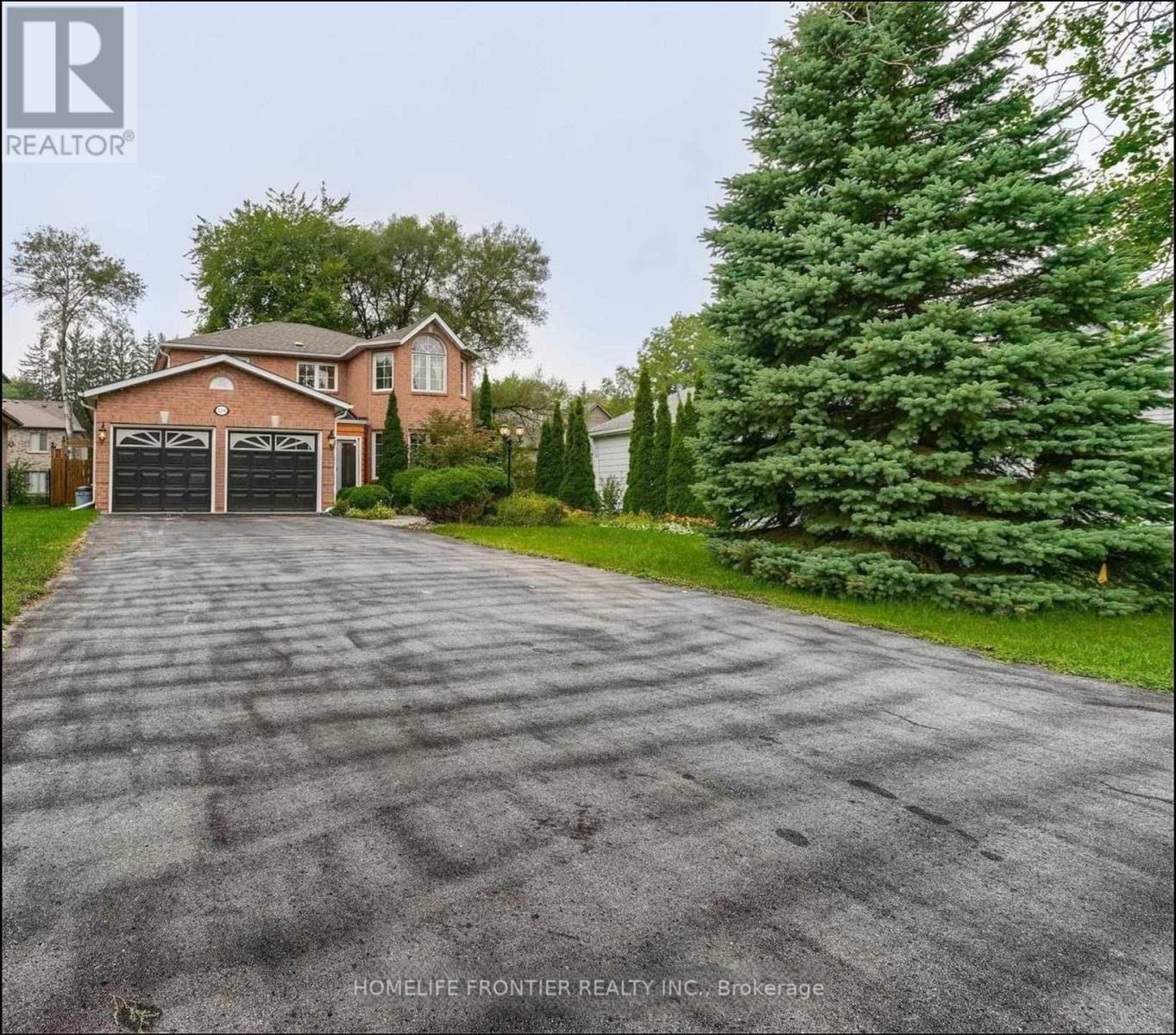 220 Olde Bayview Avenue, Richmond Hill, Ontario  L4E 3C7 - Photo 2 - N12877972