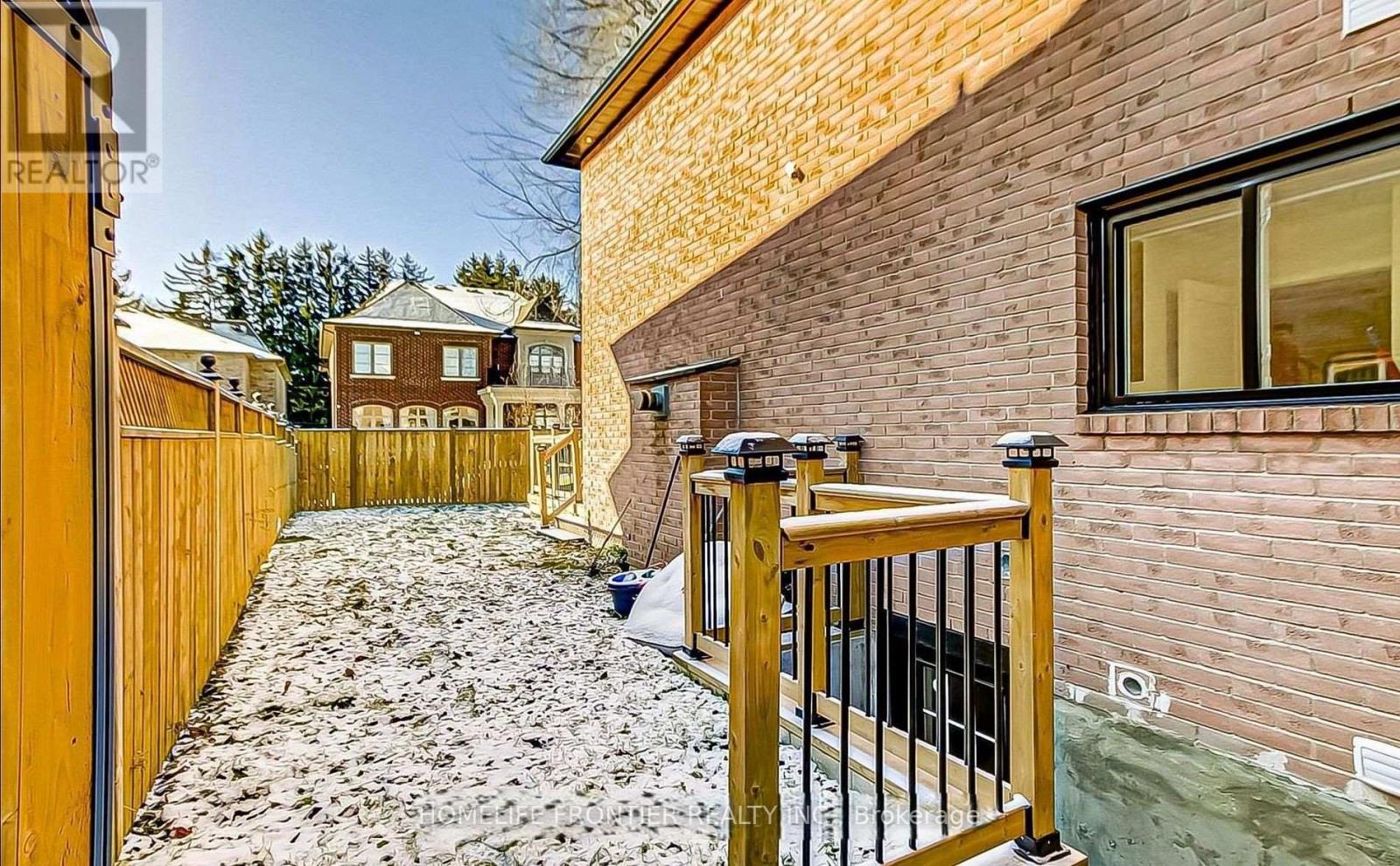 220 Olde Bayview Avenue, Richmond Hill, Ontario  L4E 3C7 - Photo 21 - N12877972