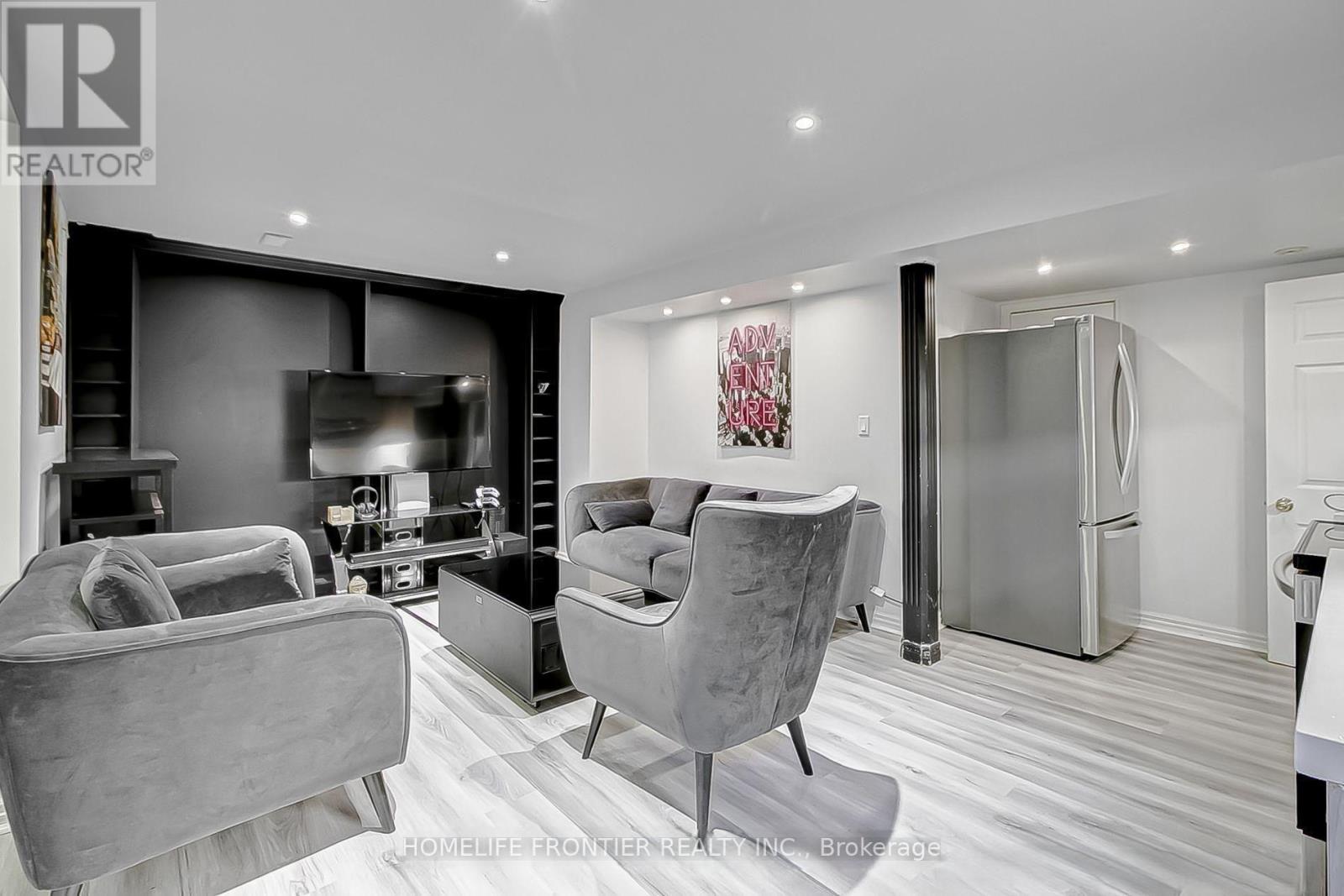 220 Olde Bayview Avenue, Richmond Hill, Ontario  L4E 3C7 - Photo 24 - N12877972