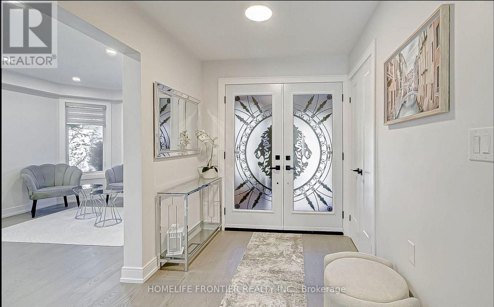 220 Olde Bayview Avenue, Richmond Hill, Ontario  L4E 3C7 - Photo 4 - N12877972