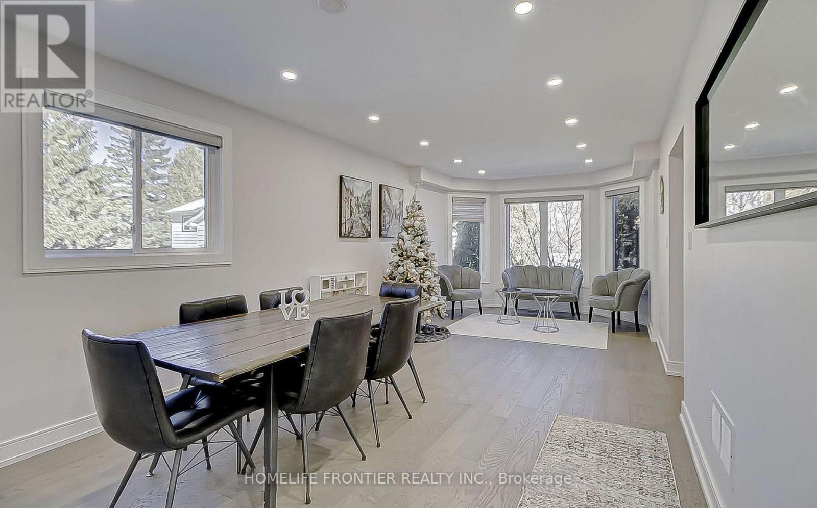 220 Olde Bayview Avenue, Richmond Hill, Ontario  L4E 3C7 - Photo 5 - N12877972