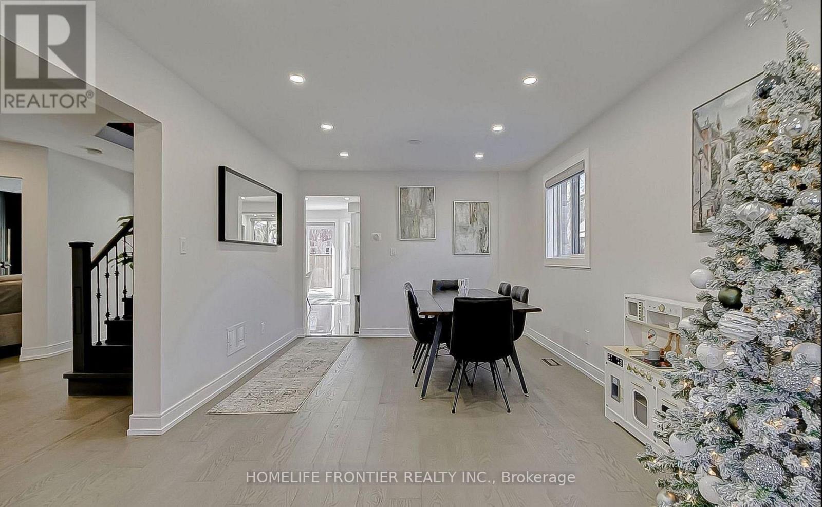 220 Olde Bayview Avenue, Richmond Hill, Ontario  L4E 3C7 - Photo 6 - N12877972