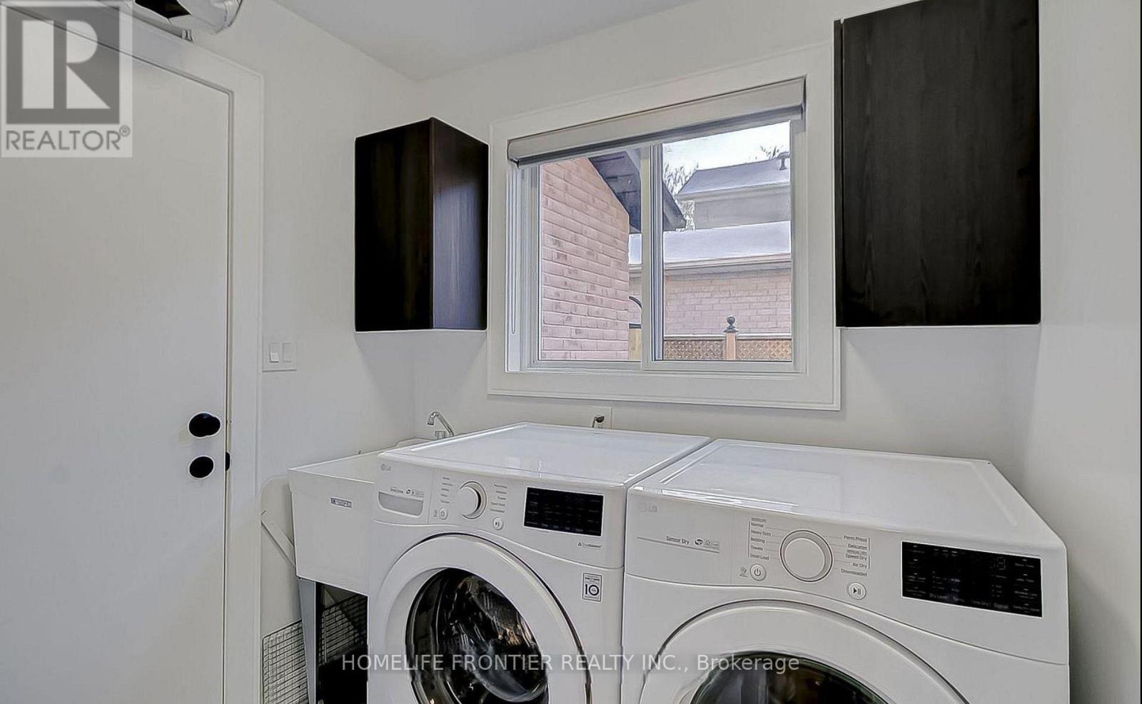 220 Olde Bayview Avenue, Richmond Hill, Ontario  L4E 3C7 - Photo 7 - N12877972