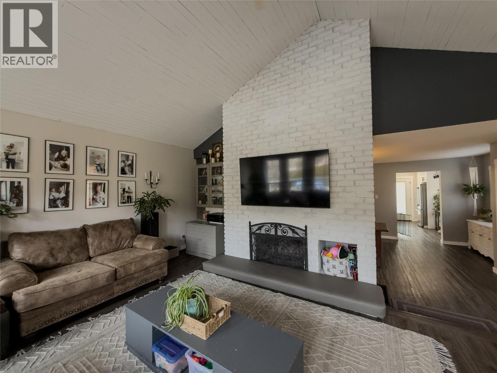 2485 Valleyview Drive, Kamloops, British Columbia  V2C 4E2 - Photo 8 - 10379100