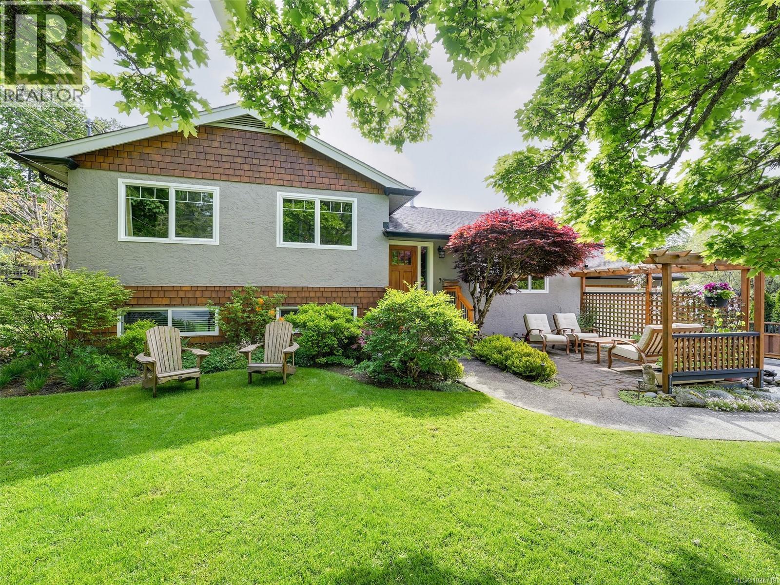 4725 Rosehill Rd, Saanich, British Columbia