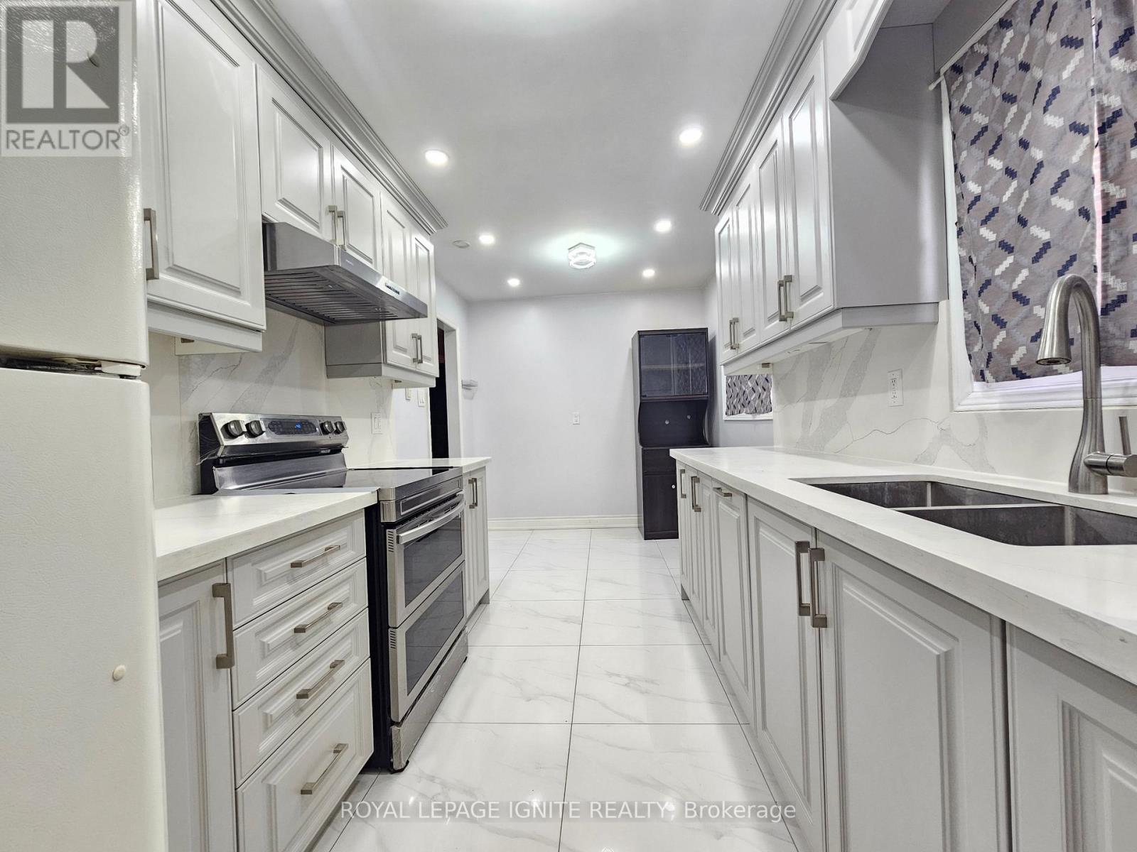 17 St Emilion Way, Toronto, Ontario  M9V 5A5 - Photo 10 - W12877888