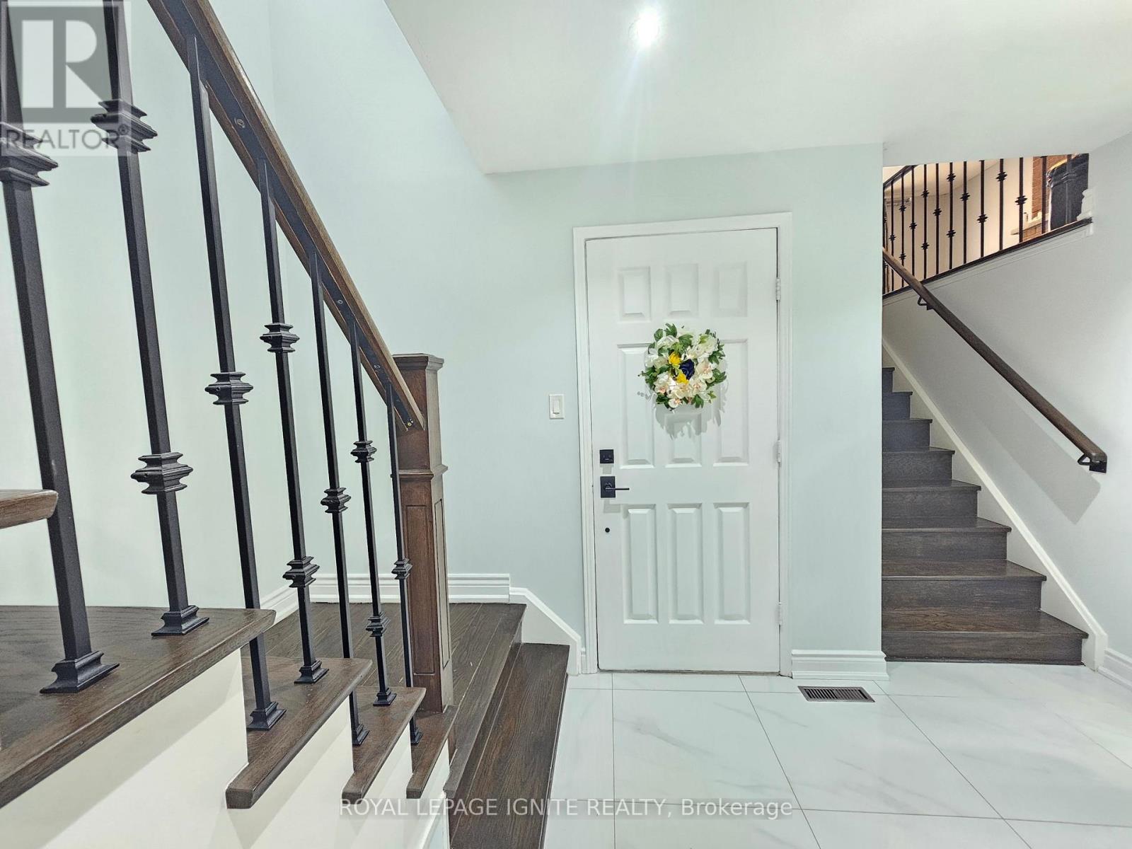 17 St Emilion Way, Toronto, Ontario  M9V 5A5 - Photo 2 - W12877888