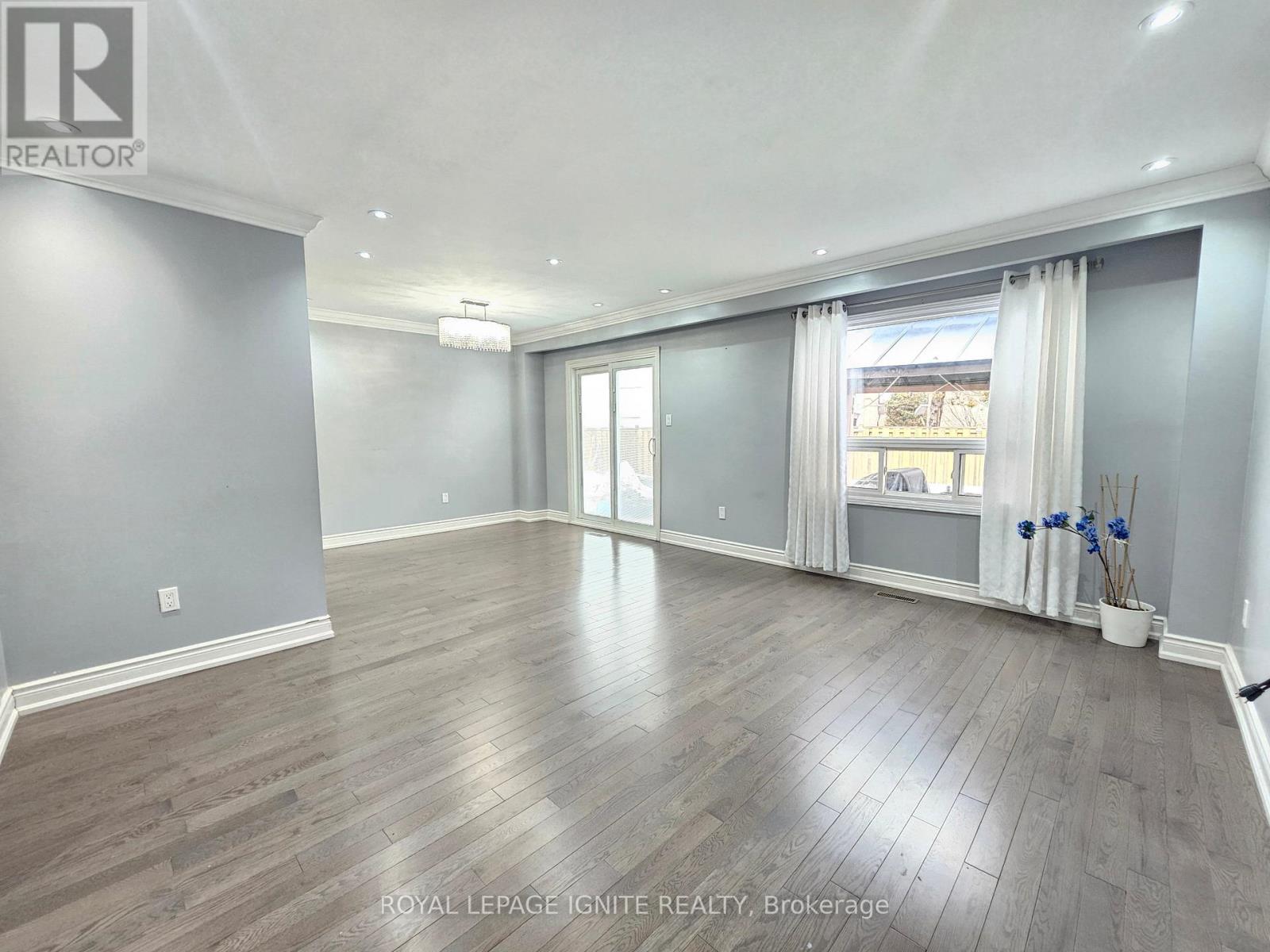 17 St Emilion Way, Toronto, Ontario  M9V 5A5 - Photo 4 - W12877888