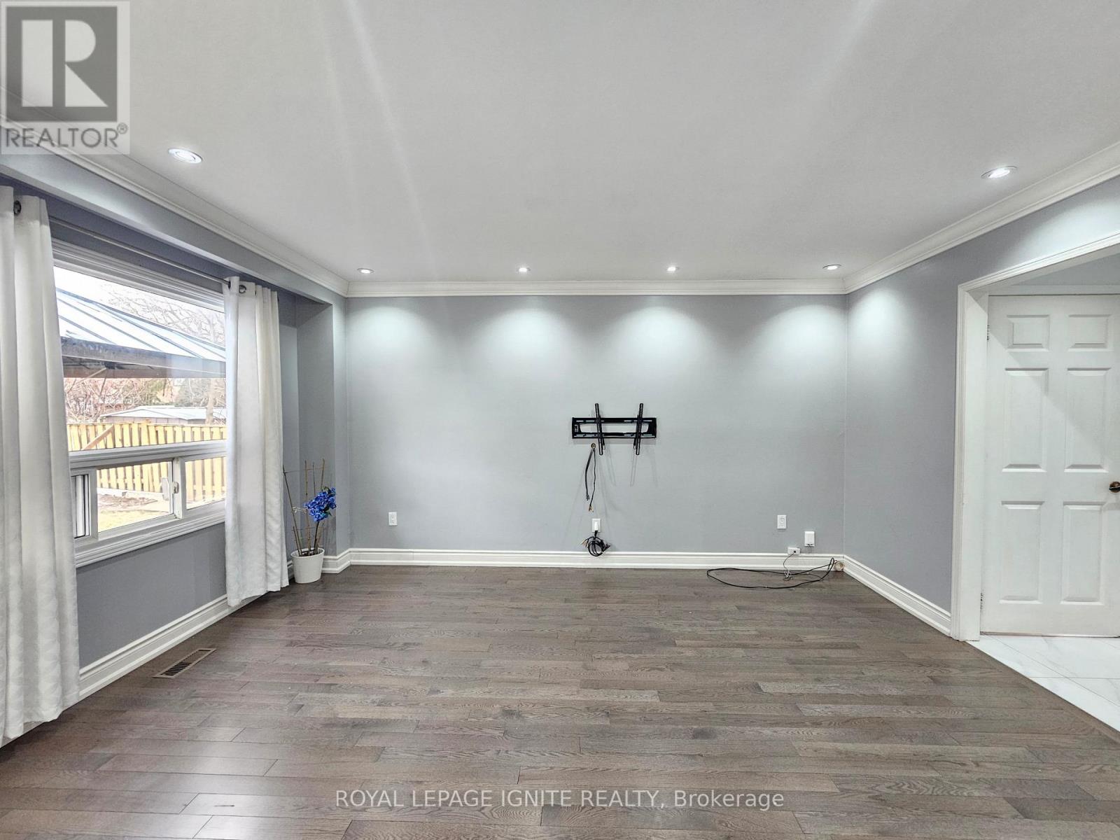 17 St Emilion Way, Toronto, Ontario  M9V 5A5 - Photo 6 - W12877888