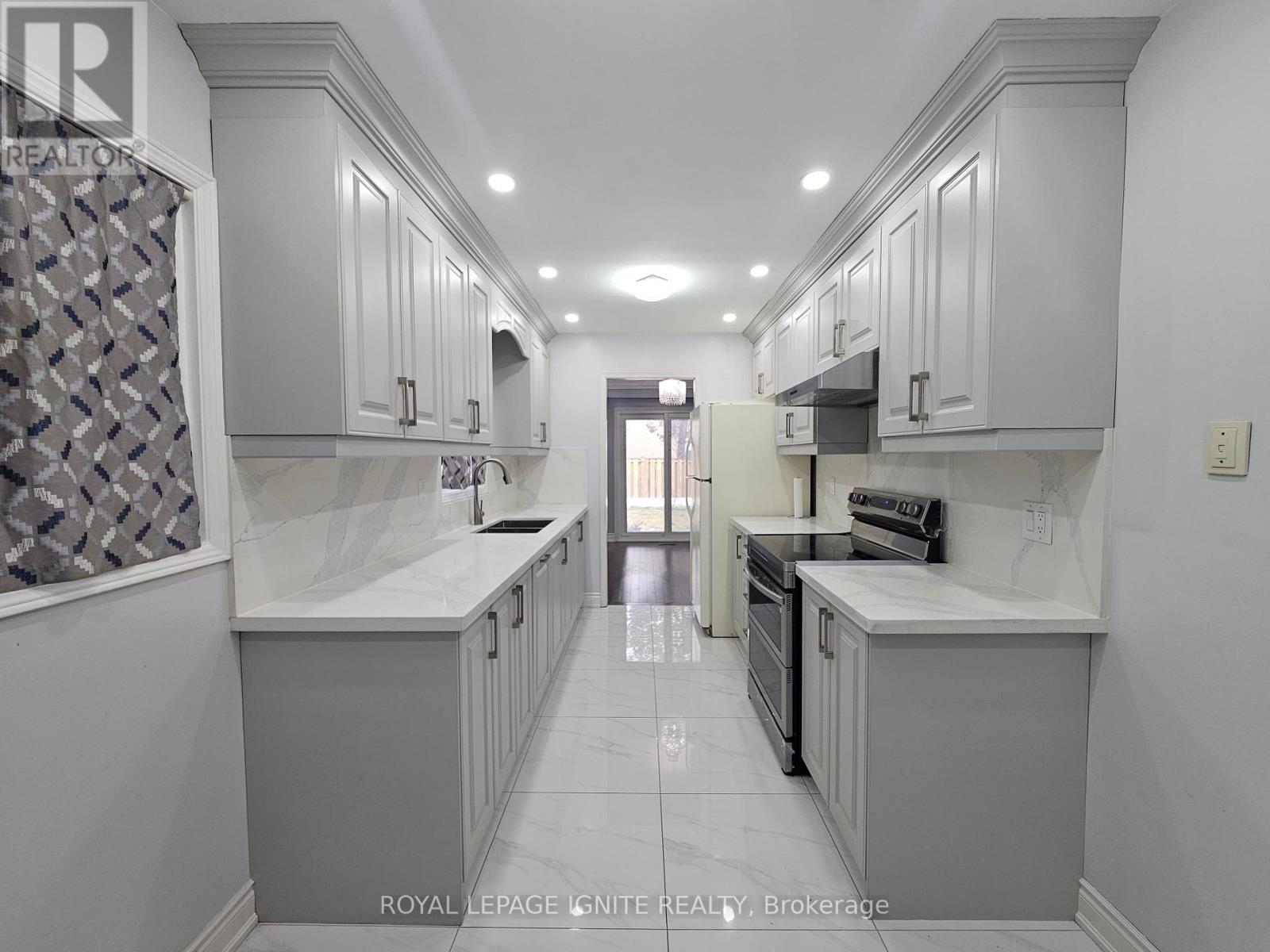 17 St Emilion Way, Toronto, Ontario  M9V 5A5 - Photo 7 - W12877888