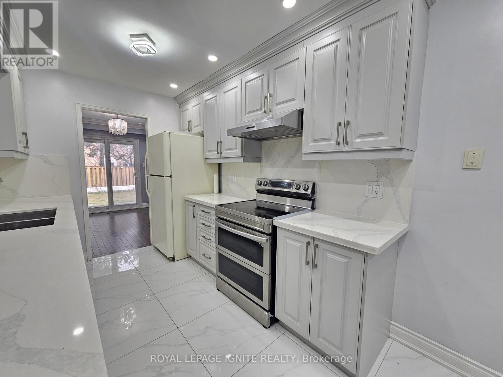 17 St Emilion Way, Toronto, Ontario  M9V 5A5 - Photo 8 - W12877888