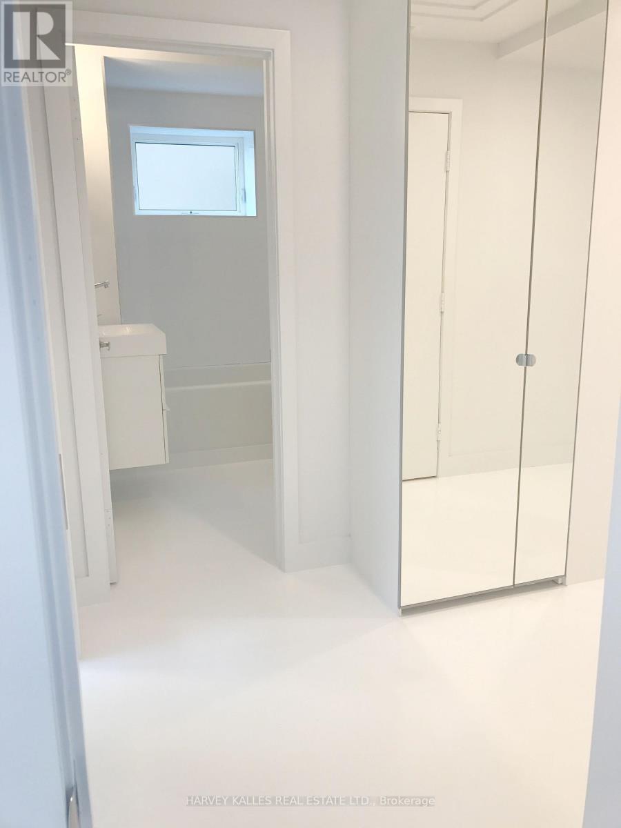 6 - 23 Cannon Road, Toronto, Ontario  M8Y 1R8 - Photo 4 - W12877892