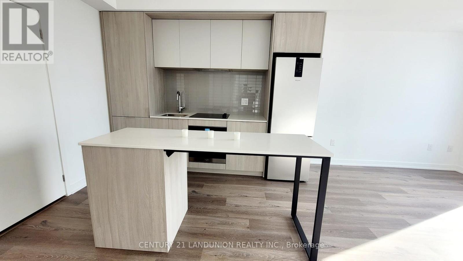 4809 - 395 Square One Drive, Mississauga (City Centre), Ontario  L5B 0B6 - Photo 5 - W12877906