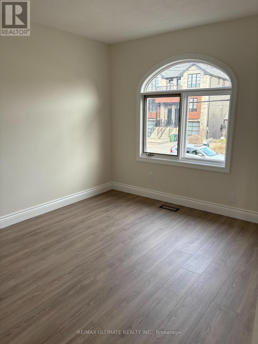 Main - 27 Venn Crescent, Toronto (Keelesdale-Eglinton West), Ontario  M6M 1S5 - Photo 2 - W12877916