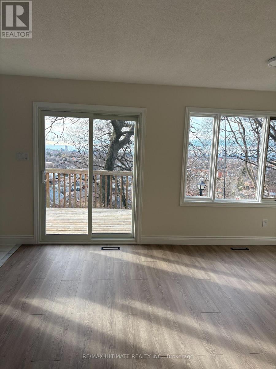 Main - 27 Venn Crescent, Toronto (Keelesdale-Eglinton West), Ontario  M6M 1S5 - Photo 3 - W12877916