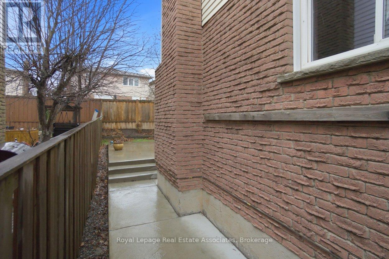 725 Coulson Avenue, Milton, Ontario  L9T 4J3 - Photo 41 - W12877990