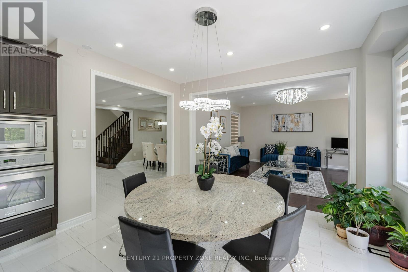 8 Teal Crest Circle, Brampton, Ontario  L6X 2Z6 - Photo 13 - W12878004