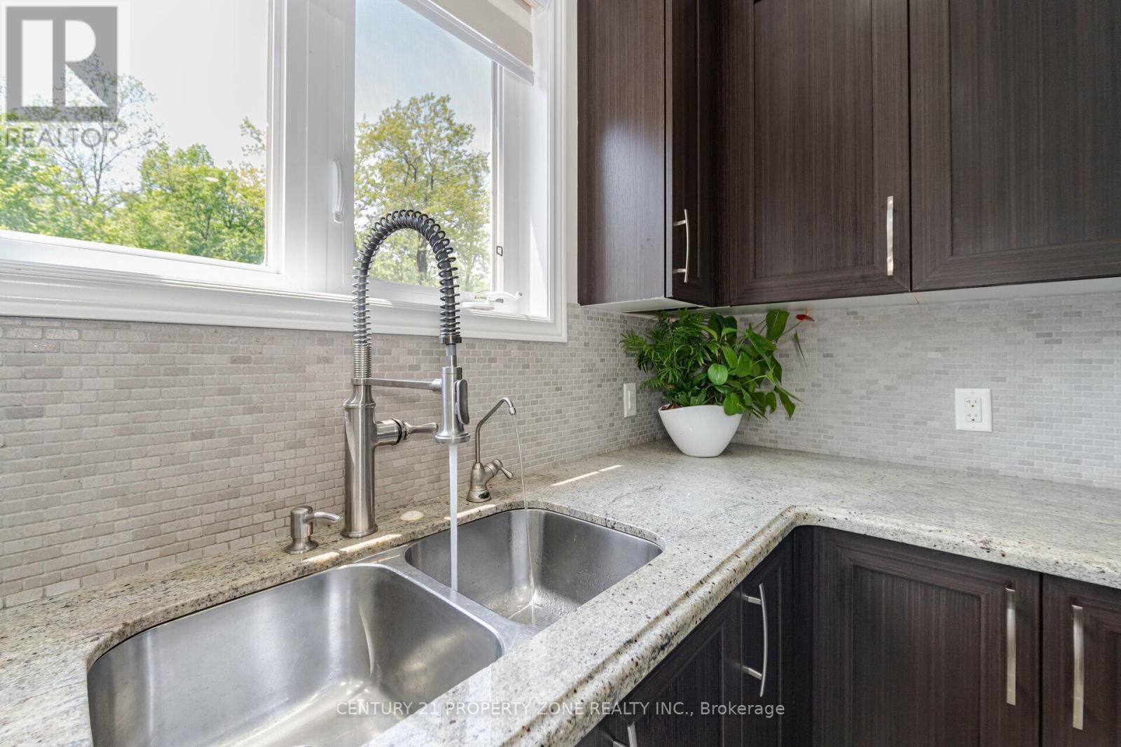 8 Teal Crest Circle, Brampton, Ontario  L6X 2Z6 - Photo 22 - W12878004