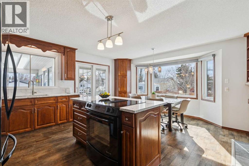 406 Queensland Place Se, Calgary, Alberta  T2J 5C9 - Photo 9 - A2291444