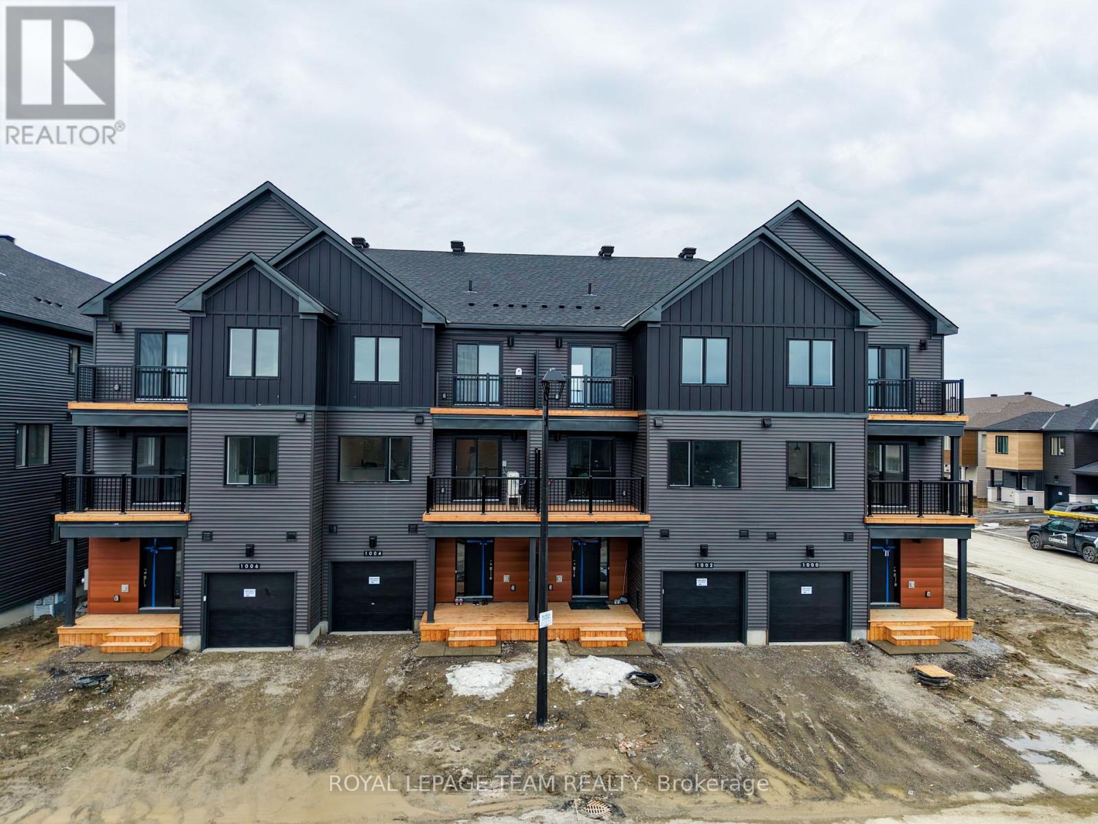 1004 Elixir Place, Ottawa, Ontario  K2K 1X7 - Photo 2 - X12878040