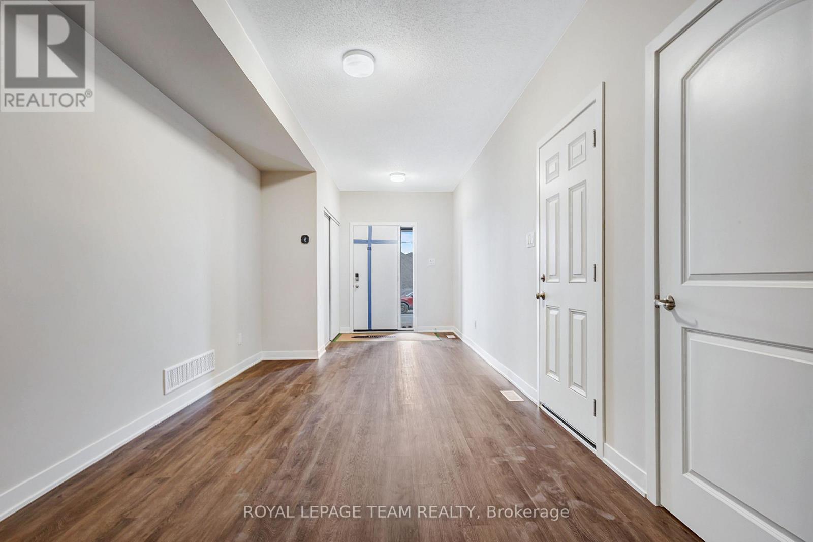 1004 Elixir Place, Ottawa, Ontario  K2K 1X7 - Photo 3 - X12878040