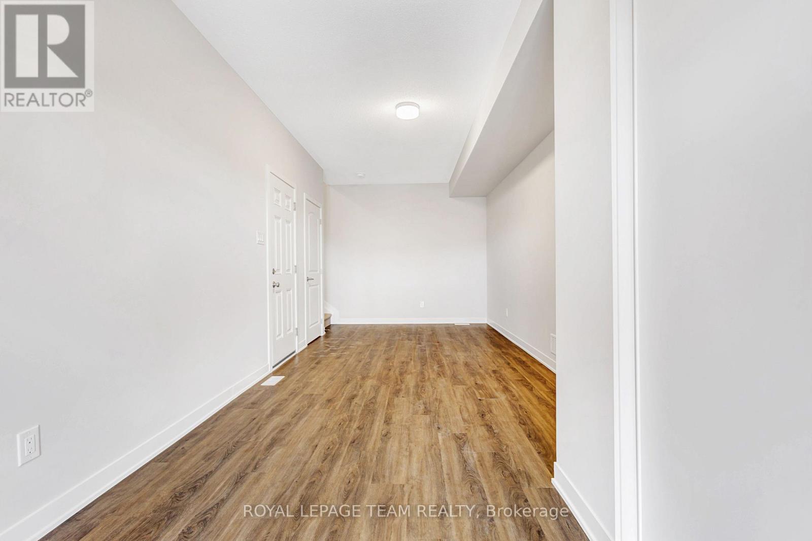 1004 Elixir Place, Ottawa, Ontario  K2K 1X7 - Photo 4 - X12878040