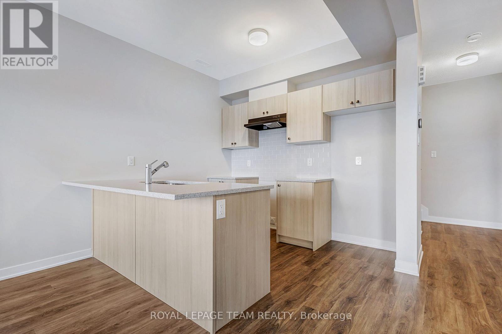 1004 Elixir Place, Ottawa, Ontario  K2K 1X7 - Photo 6 - X12878040