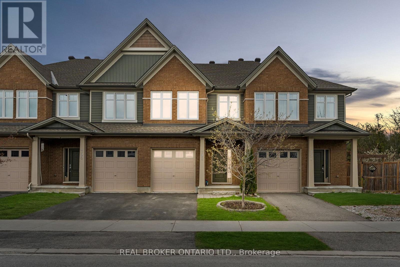 792 Cedar Creek Drive, Ottawa, Ontario  K1T 0M6 - Photo 2 - X12878098