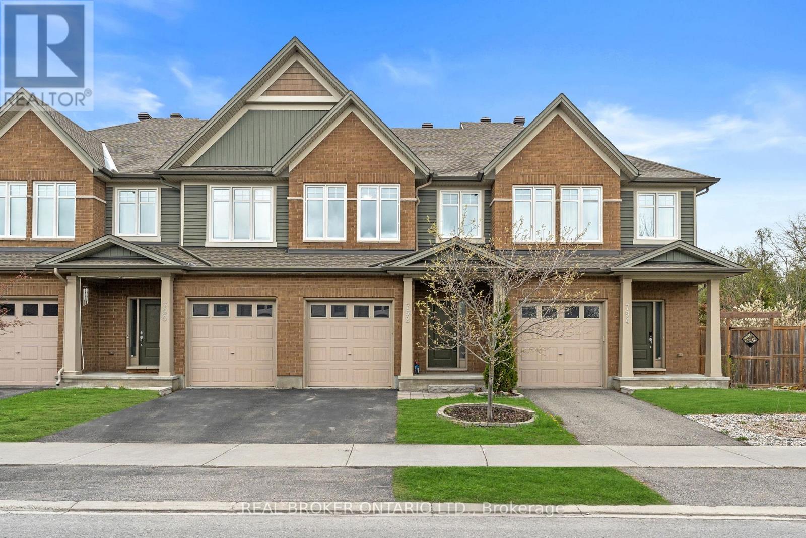 792 Cedar Creek Drive, Ottawa, Ontario  K1T 0M6 - Photo 3 - X12878098