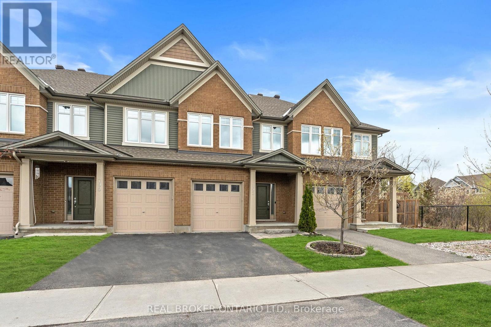 792 Cedar Creek Drive, Ottawa, Ontario  K1T 0M6 - Photo 4 - X12878098