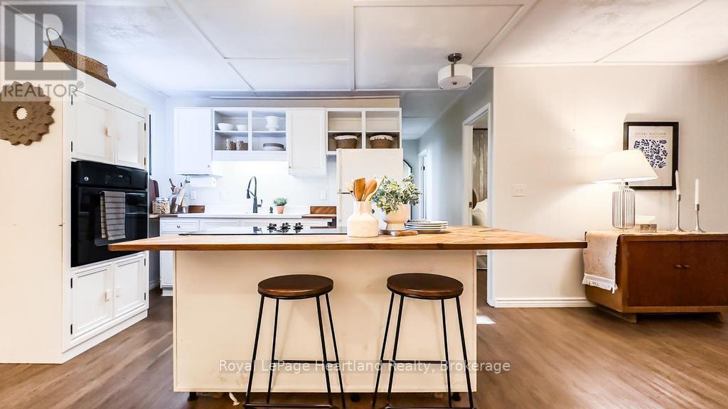 71702 Old Cedarbank Lane, Bluewater, Ontario  N0M 1N0 - Photo 14 - X12438099