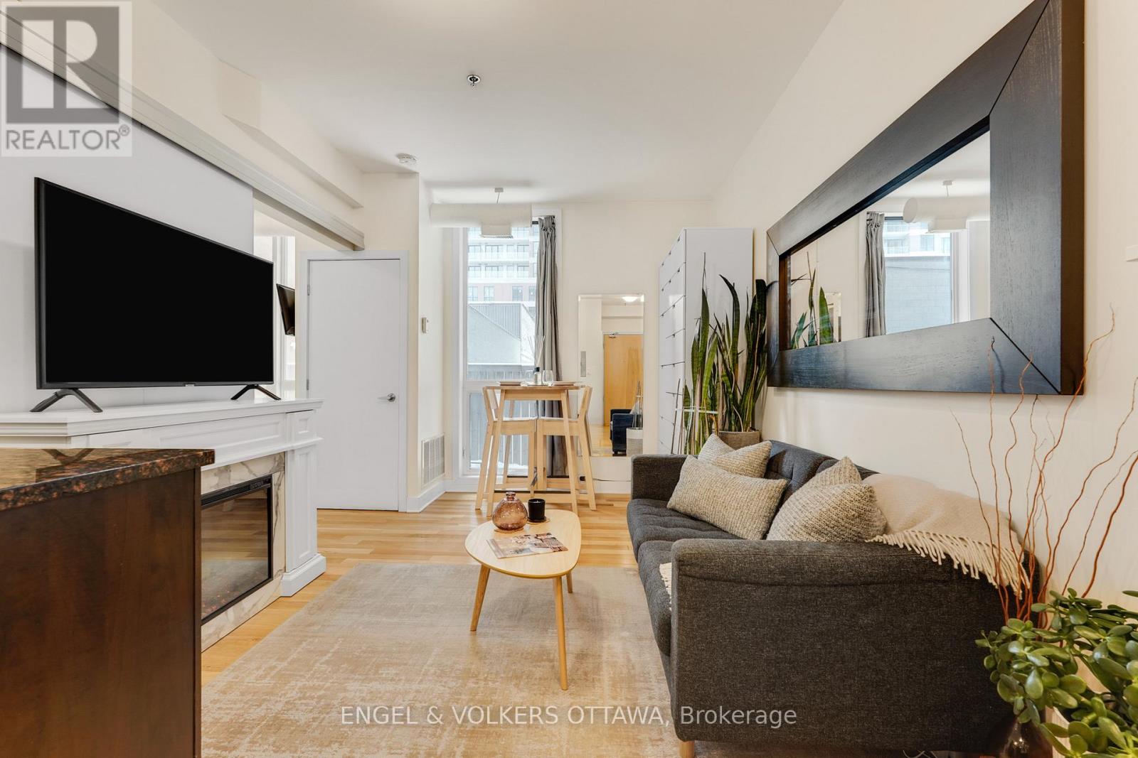 104 - 360 Cumberland Street, Ottawa, Ontario  K1N 0B1 - Photo 5 - X12844678