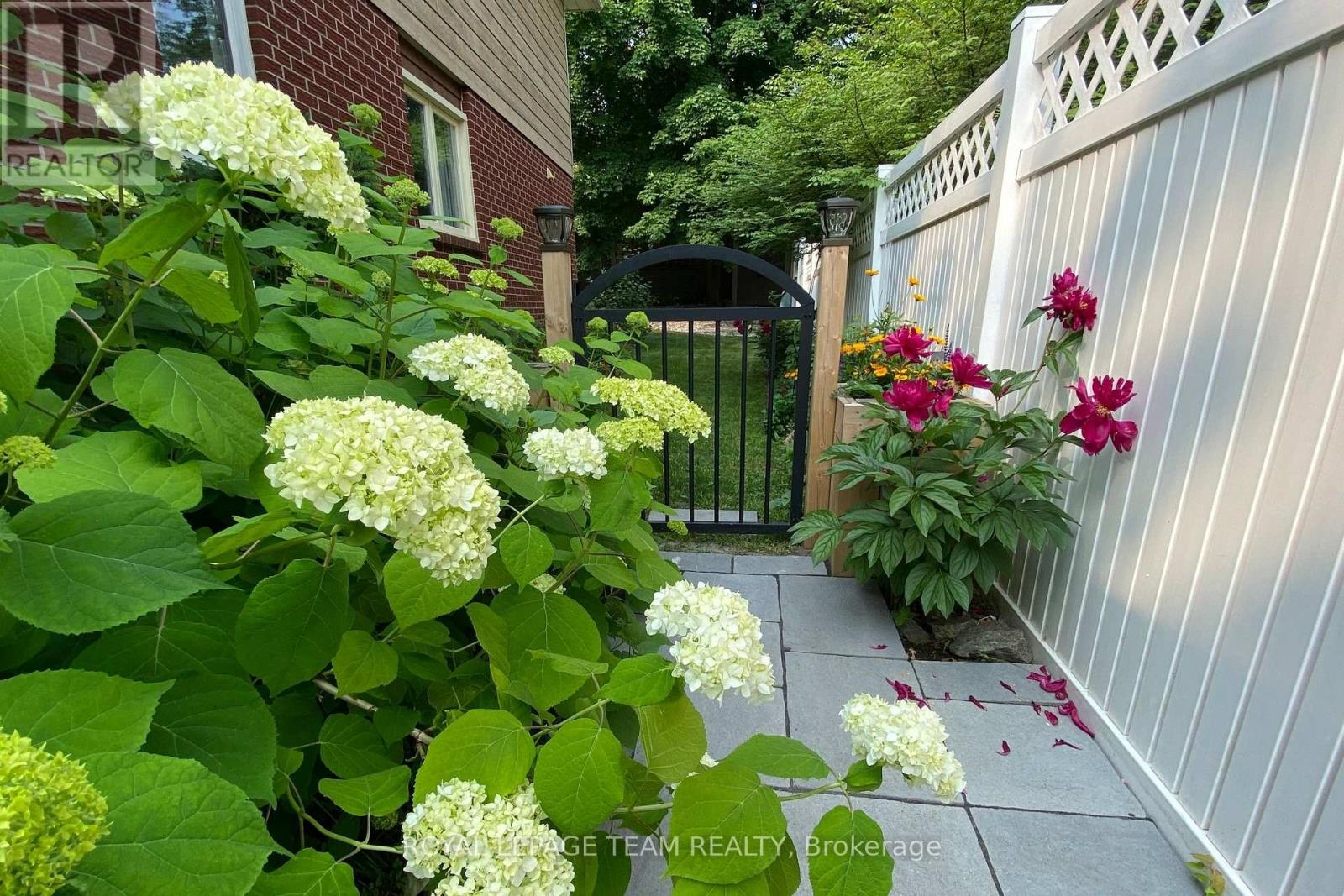 229 Walden Drive, Ottawa, Ontario  K2K 2M3 - Photo 42 - X12877870