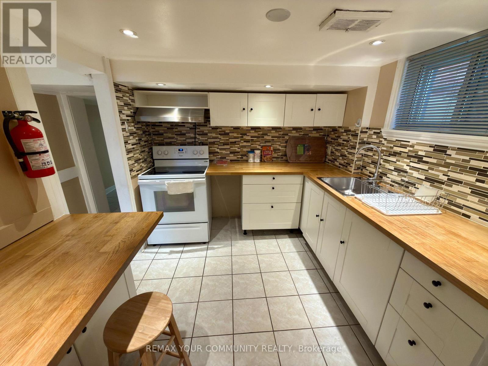 Lower Unit 1 - 86 Lesmount Avenue, Toronto, Ontario  M4J 3V9 - Photo 13 - E12878010