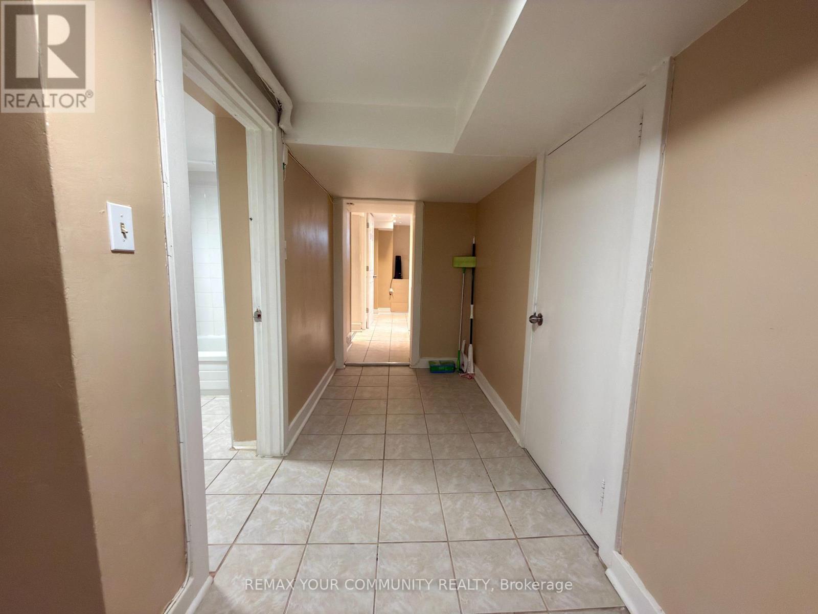 Lower - 86 Lesmount Avenue, Toronto, Ontario  M4J 3V9 - Photo 5 - E12878014