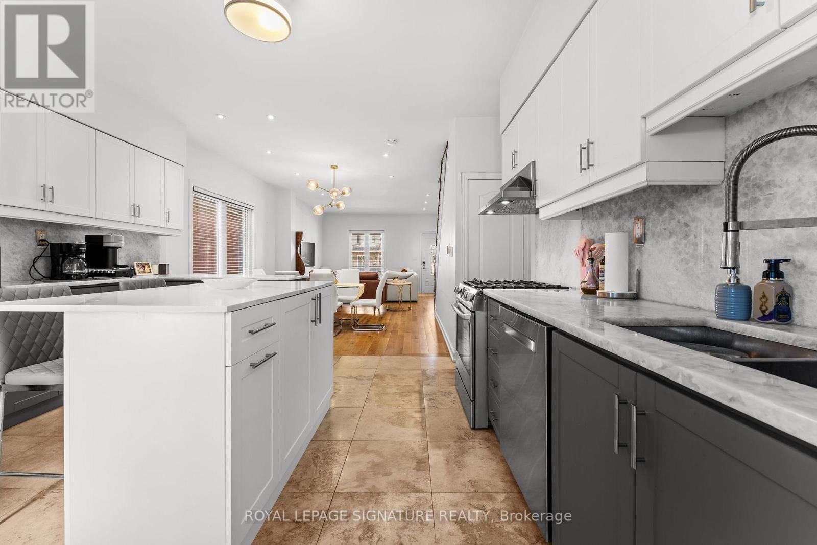 176 Hastings Avenue, Toronto, Ontario  M4L 2L3 - Photo 16 - E12878122