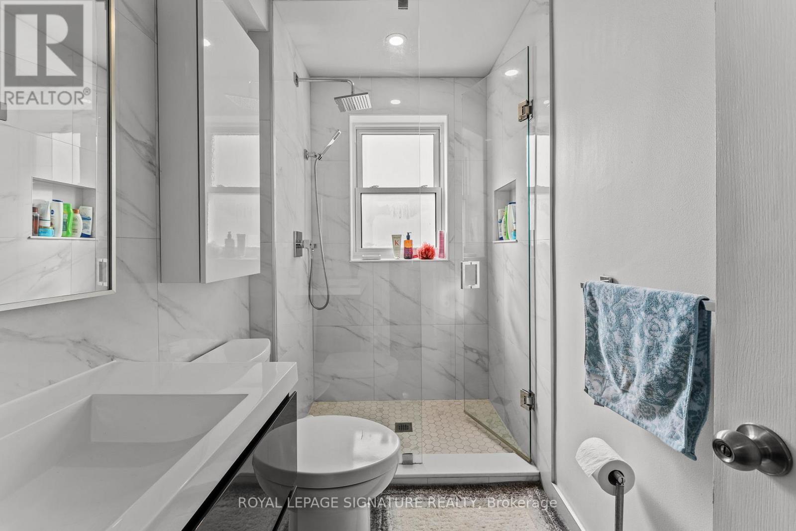 176 Hastings Avenue, Toronto, Ontario  M4L 2L3 - Photo 19 - E12878122