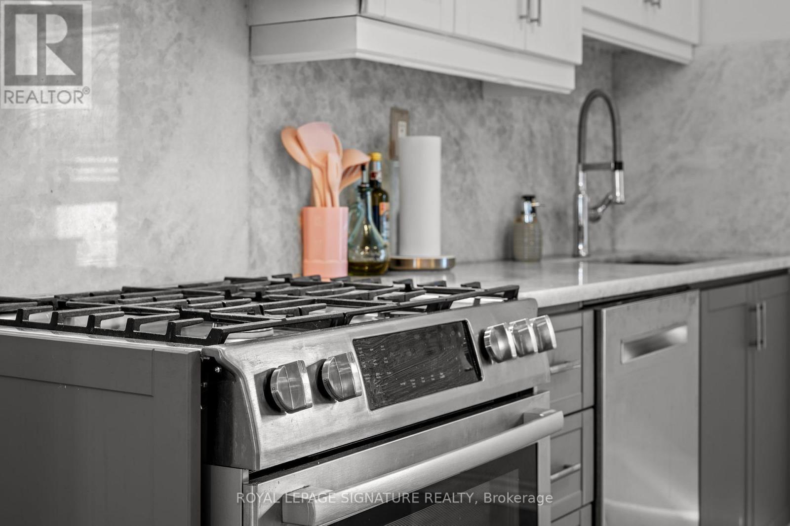 176 Hastings Avenue, Toronto, Ontario  M4L 2L3 - Photo 35 - E12878122