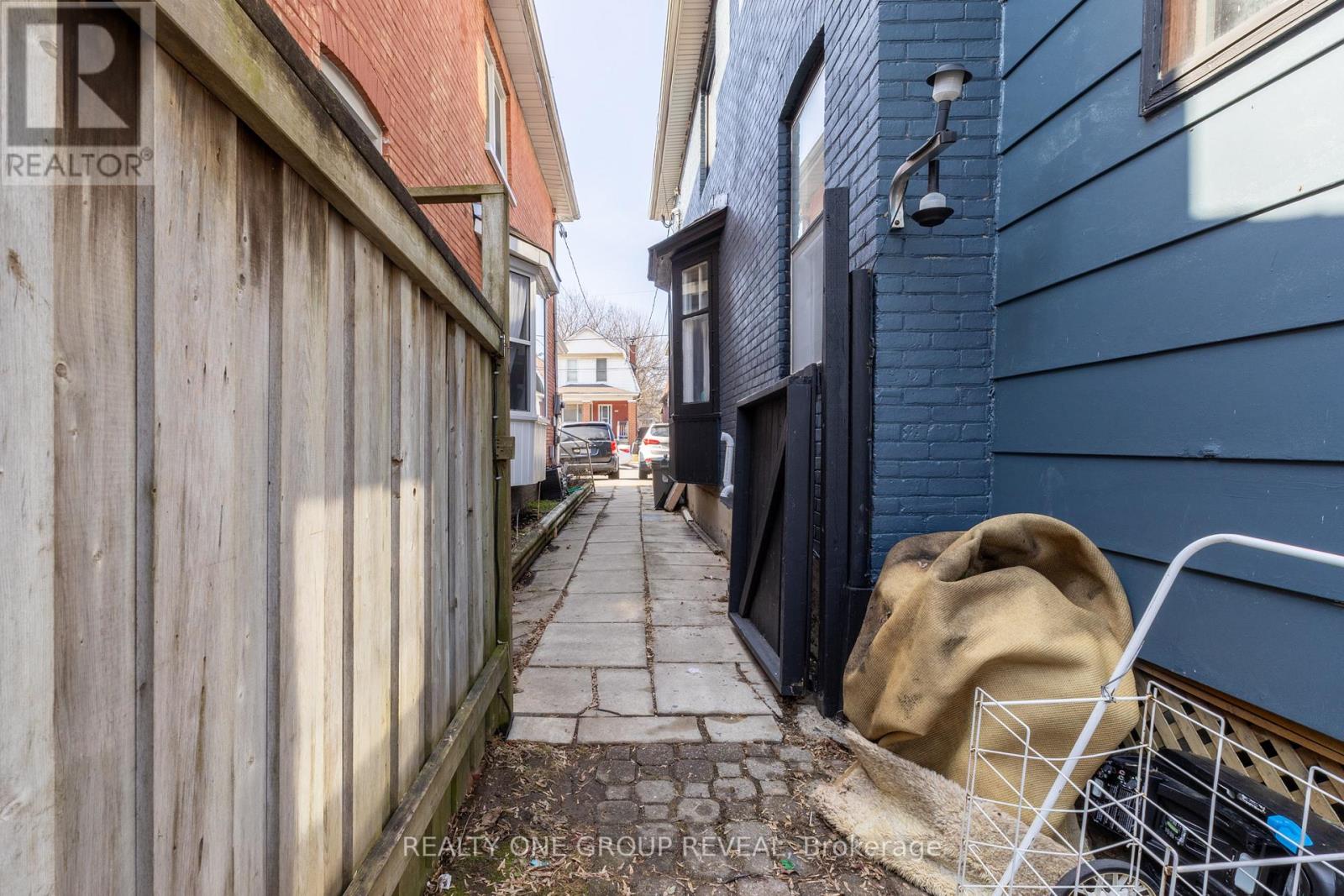 275 Jarvis Street, Oshawa, Ontario  L1G 5K8 - Photo 9 - E12878128