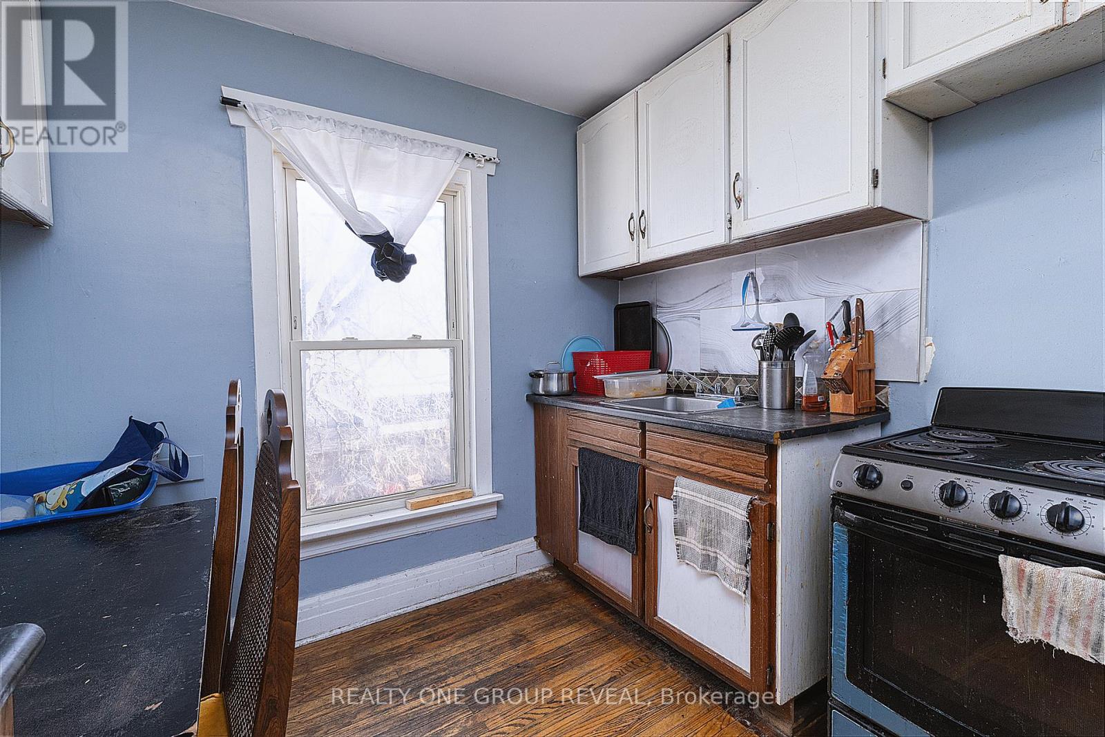 277 Jarvis Street, Oshawa, Ontario  L1G 5K8 - Photo 2 - E12878134