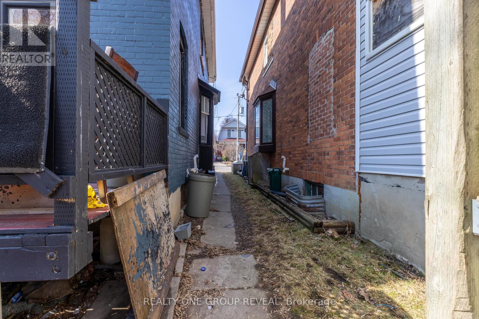 277 Jarvis Street, Oshawa, Ontario  L1G 5K8 - Photo 5 - E12878134