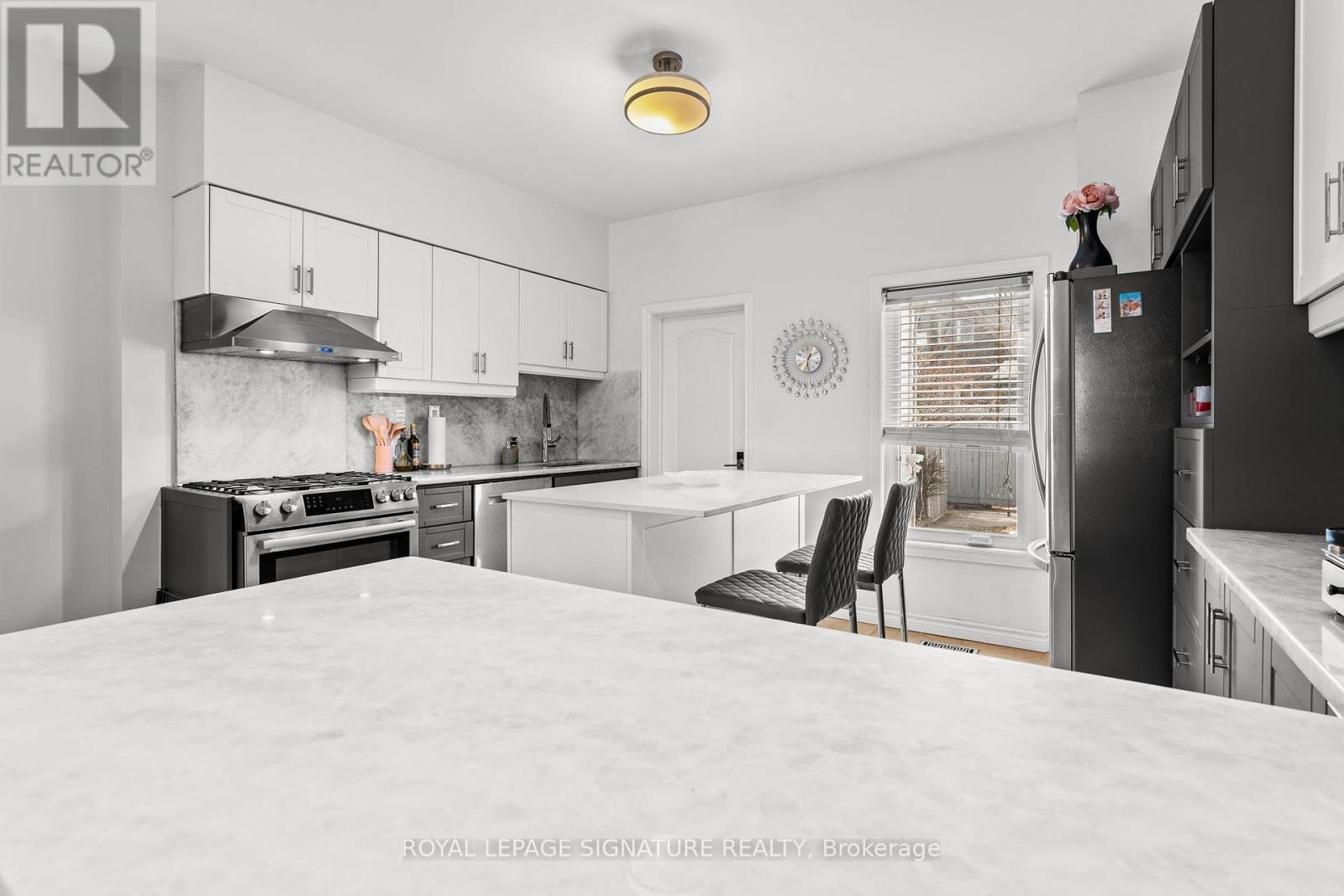 176 Hastings Avenue, Toronto, Ontario  M4L 2L3 - Photo 14 - E12878142