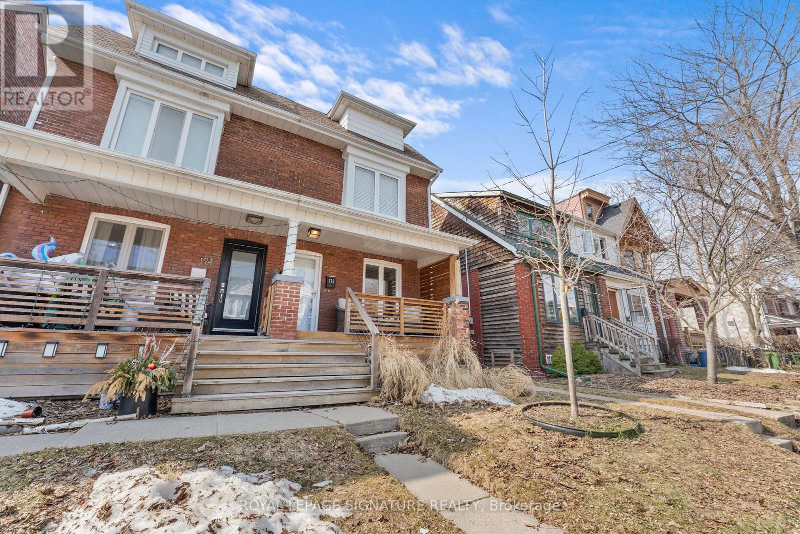 176 Hastings Avenue, Toronto, Ontario  M4L 2L3 - Photo 2 - E12878142
