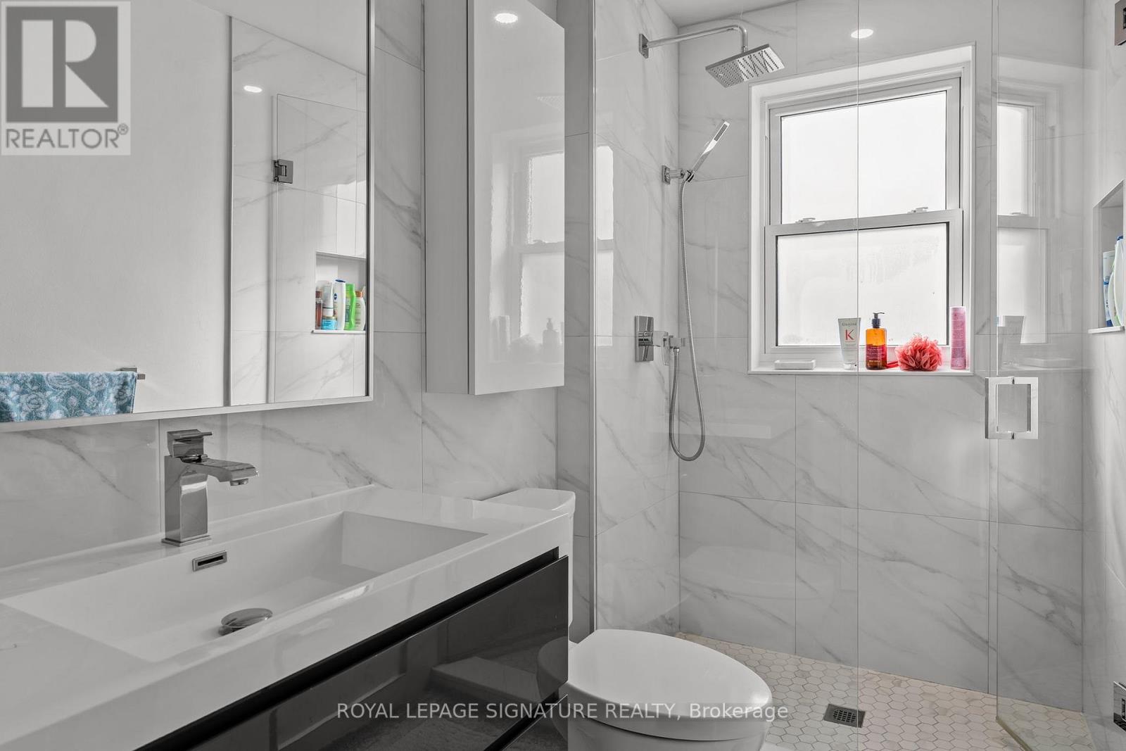 176 Hastings Avenue, Toronto, Ontario  M4L 2L3 - Photo 20 - E12878142